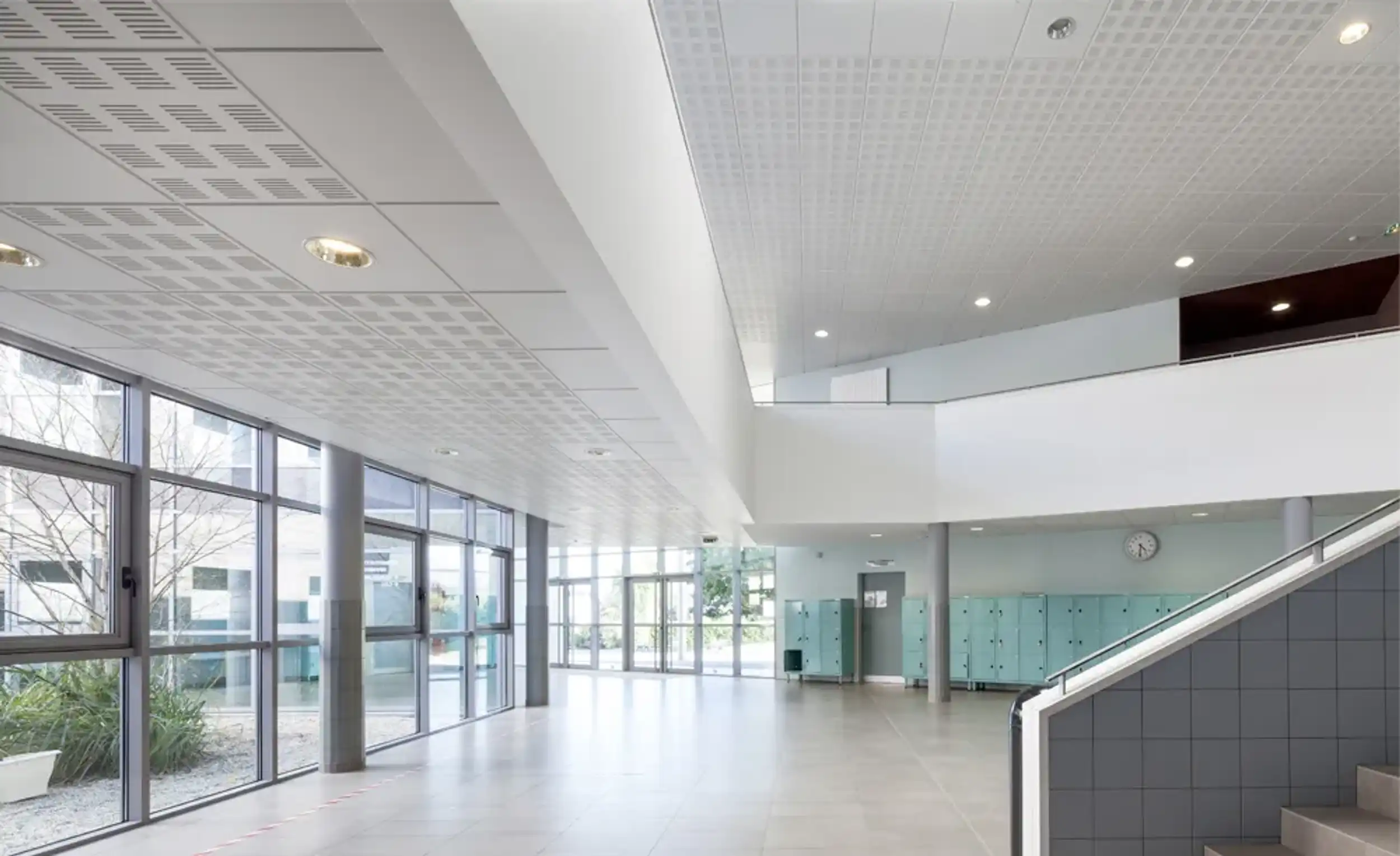 Hall du Collège Paul Verlaine à Évrecy